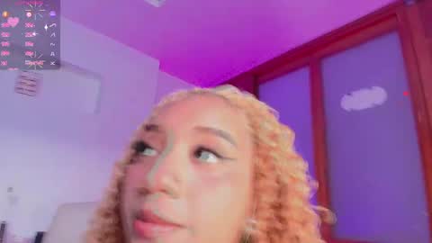 Snapshot of starlightsss_ chatting on 1, 5, 2026 . online show from 1, 5, 2026