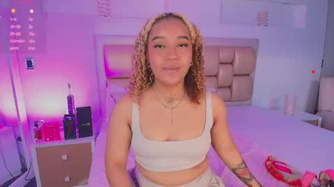 Snapshot of starlightsss_ chatting on 22, 5, 2026 . online show from 22, 5, 2026