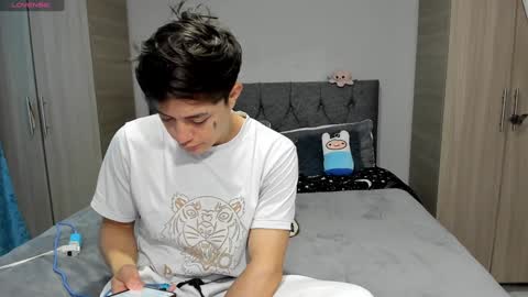 Snapshot of steban_and_kim chatting on 30, 1, 2025 steban and kim online show from 30, 1, 2025