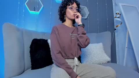 Snapshot of stefania_paz chatting on 9, 3, 2025 Stefania  online show from 9, 3, 2025