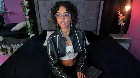 Snapshot of stefania_paz chatting on 10, 3, 2025 Stefania  online show from 10, 3, 2025
