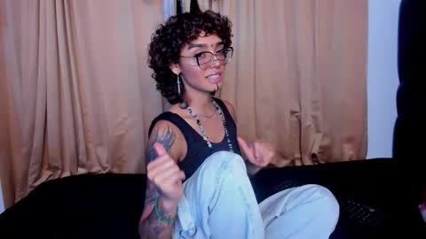 Snapshot of stefania_paz chatting on 17, 10, 2025 Stefania  online show from 17, 10, 2025