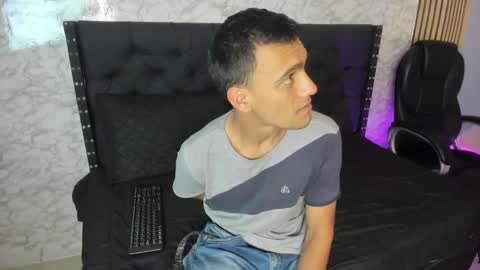 stefany_pablo1 online show from 4, 1, 2025