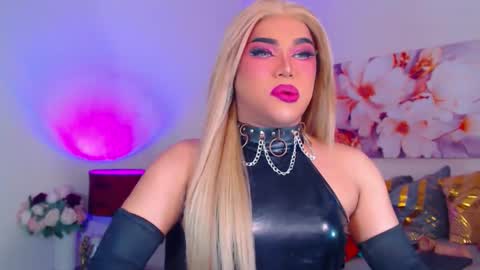 CALL ME STELLA online show from 8, 10, 2025