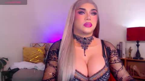 CALL ME STELLA online show from 11, 11, 2025