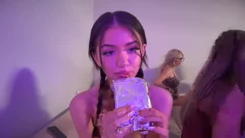 stellapearl online show from 20, 9, 2025