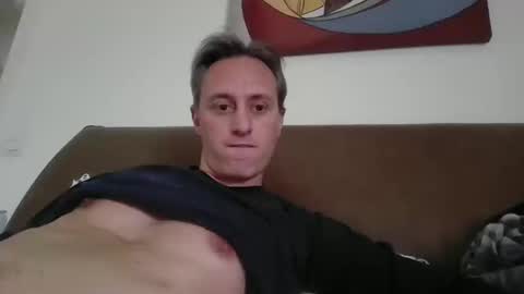 Snapshot of sten015 chatting on 4, 2, 2025 sten015 online show from 4, 2, 2025