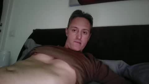 Snapshot of sten015 chatting on 12, 3, 2025 sten015 online show from 12, 3, 2025