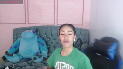 Stephania online show from 1, 2, 2025