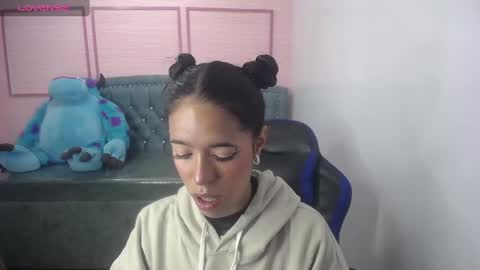 Stephania online show from 1, 3, 2025