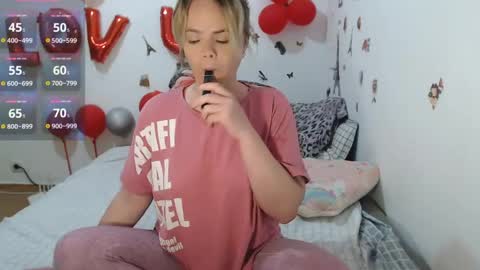 Snapshot of stephaniewild chatting on 7, 5, 2026 Stephanie online show from 7, 5, 2026