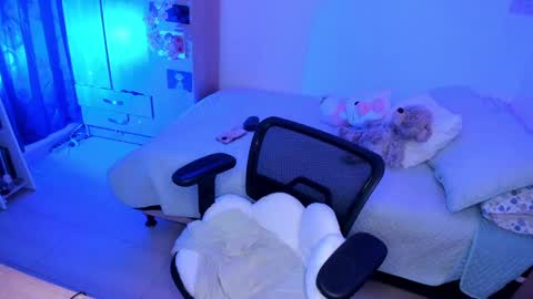 Stephanie  online show from 4, 3, 2025