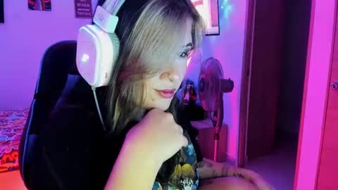 Stephany  independient model  online show from 28, 1, 2025