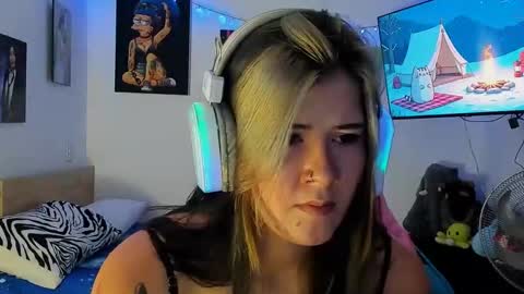 Stephany  independient model  online show from 2, 2, 2025