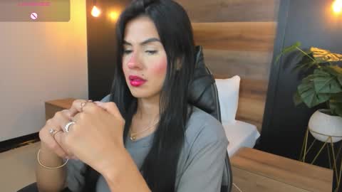 S T E P H A N Y A online show from 7, 1, 2026