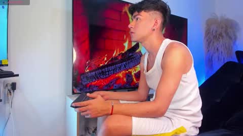 Snapshot of steven_baby69 chatting on 28, 10, 2025 STEVENN online show from 28, 10, 2025