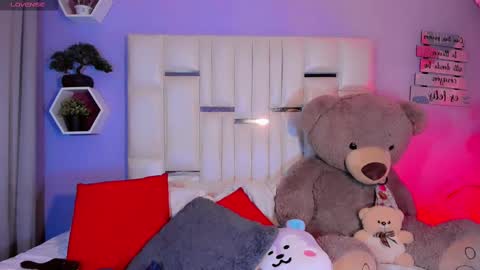 Steisee Reyes online show from 2, 11, 2025