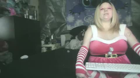 Tasha and Drew online show from 18, 12, 2025