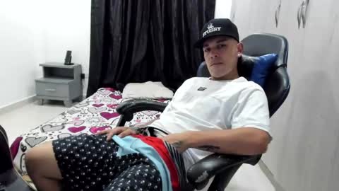 Snapshot of stiven_fox33 chatting on 18, 11, 2025 stiven_fox33 online show from 18, 11, 2025