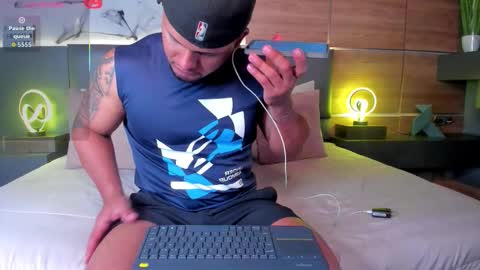 Stone Lee  online show from 3, 11, 2025