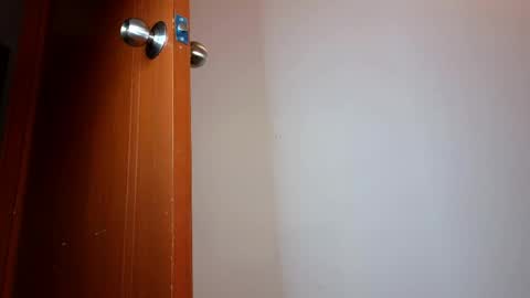 storm doll online show from 8, 4, 2026