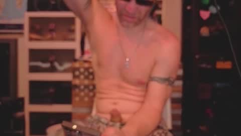 Str8 online show from 8, 11, 2025