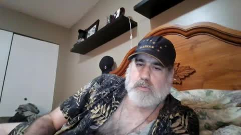 Snapshot of straightbear4you chatting on 9, 7, 2026 Straightbear4you online show from 9, 7, 2026