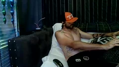 Snapshot of straitpipermann22 chatting on 5, 7, 2026 straitpipermann22 online show from 5, 7, 2026