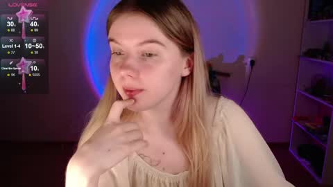 Snapshot of strawberry_juli chatting on 4, 5, 2026 Juli online show from 4, 5, 2026