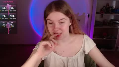 Snapshot of strawberry_juli chatting on 7, 5, 2026 Juli online show from 7, 5, 2026