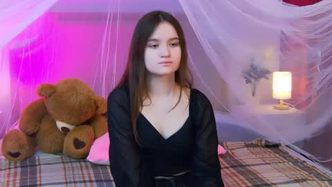 Snapshot of strawbunnybite chatting on 23, 5, 2026 Bunny online show from 23, 5, 2026