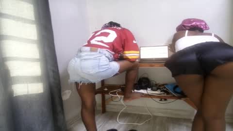 Snapshot of streetlioness chatting on 17, 12, 2025 streetlioness online show from 17, 12, 2025