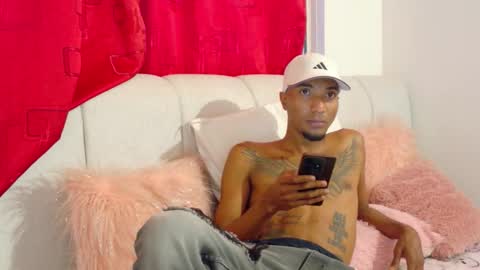 Snapshot of stronganddelicious chatting on 21, 9, 2025 stronganddelicious online show from 21, 9, 2025