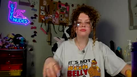 Snapshot of strwbby chatting on 2, 7, 2026 Strwbby online show from 2, 7, 2026