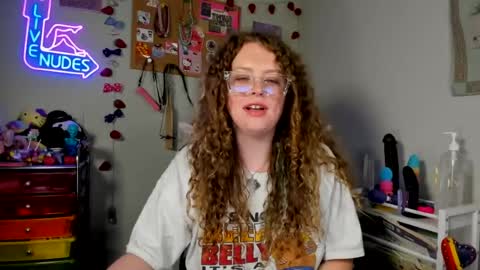 Snapshot of strwbby chatting on 2, 7, 2026 Strwbby online show from 2, 7, 2026