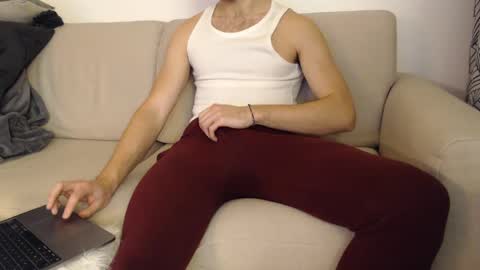 Stud From Paris online show from 2, 1, 2025