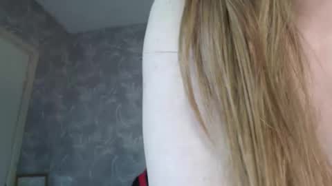 Snapshot of stunningboobs chatting on 4, 10, 2025 Natasha online show from 4, 10, 2025