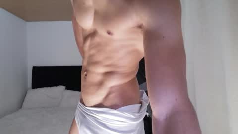 stylish man online show from 8, 4, 2026