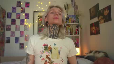 Snapshot of succubus_66 chatting on 21, 2, 2025 succubus_66 online show from 21, 2, 2025