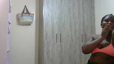 Snapshot of sucker_queen chatting on 3, 12, 2024 Beverly online show from 3, 12, 2024