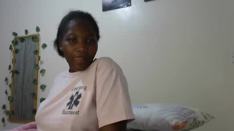 Snapshot of sucker_queen chatting on 20, 12, 2024 Beverly online show from 20, 12, 2024