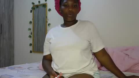 Snapshot of sucker_queen chatting on 14, 1, 2025 Beverly online show from 14, 1, 2025