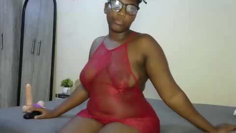 Snapshot of sucker_queen chatting on 2, 10, 2025 Beverly online show from 2, 10, 2025