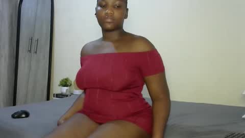 Snapshot of sucker_queen chatting on 13, 10, 2025 Beverly online show from 13, 10, 2025