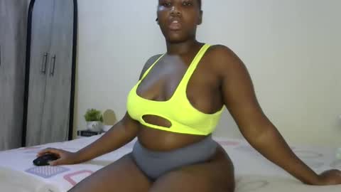 Snapshot of sucker_queen chatting on 18, 10, 2025 Beverly online show from 18, 10, 2025