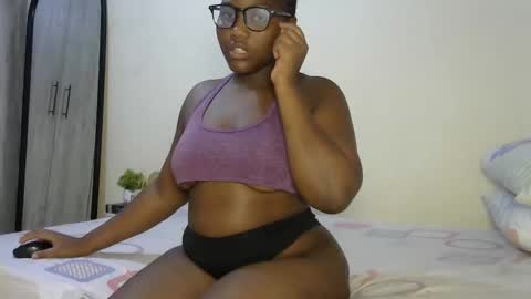 Snapshot of sucker_queen chatting on 25, 10, 2025 Beverly online show from 25, 10, 2025