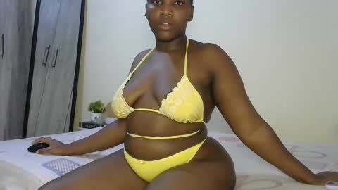 Snapshot of sucker_queen chatting on 27, 10, 2025 Beverly online show from 27, 10, 2025