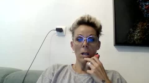 Snapshot of sucrette5629 chatting on 2, 6, 2026 sucrette5629 online show from 2, 6, 2026