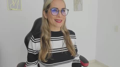 Snapshot of sugar_milff chatting on 25, 10, 2025 sugar_milff online show from 25, 10, 2025