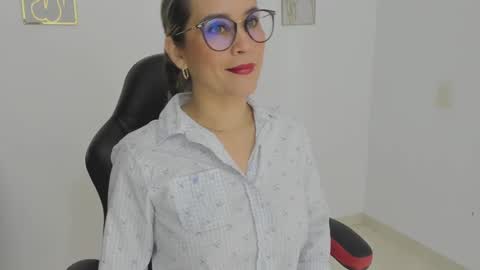 Snapshot of sugar_milff chatting on 20, 11, 2025 sugar_milff online show from 20, 11, 2025